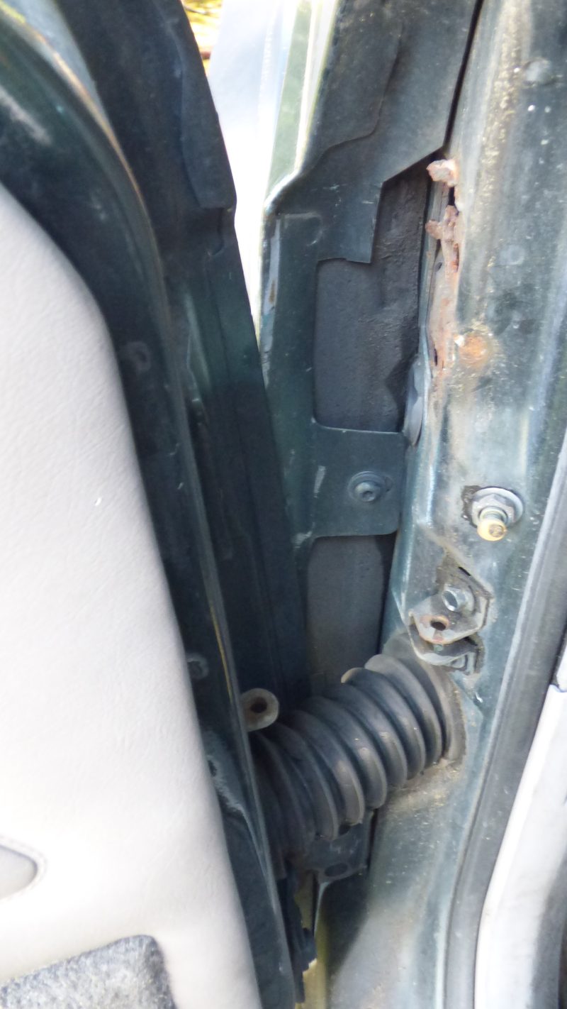 Illustration for article titled Fixing an XJ door hinge